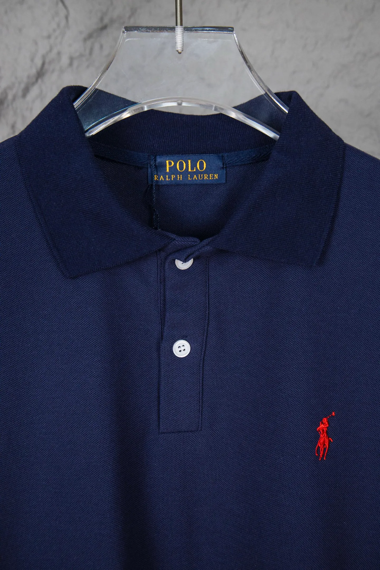P130 Ralph Lauren/Ralph Lauren men's clothing American retro classic summer polo short-sleeved business casual spring and summer new men's pique cotton short-sleeved shirts There is a small amount left in the original order All fabric accessories are supplied by customers The pique fabric is very comfortable for the upper body in summer, breathable and light, feels delicate, soft and comfortable, skin-friendly, the details and craftsmanship are very good, a must-have for men's wardrobe, the version is simple and elegant, fashionable and casual, the upper body is super handsome. Don't miss it if you like it. Original cotton and linen material, skin-friendly and comfortable, breathable and refreshing The classic embroidered logo is invincible and versatile, suitable for both business and leisure. A complete set of three-label accessories, black, white, navy blue, gray SIZE: S-XL